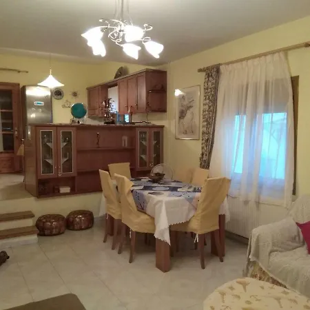 Holiday home Family Seaside House In Mouries
