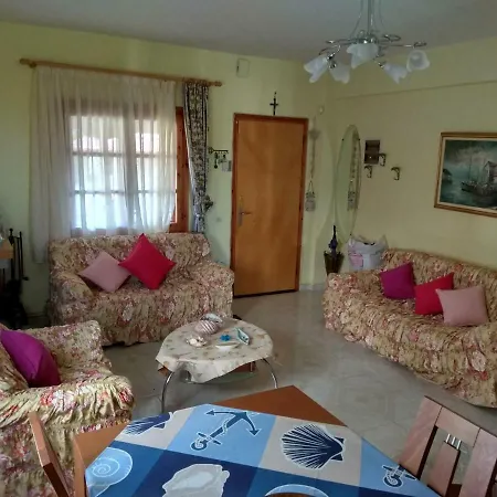 Holiday home Family Seaside House In Mouries